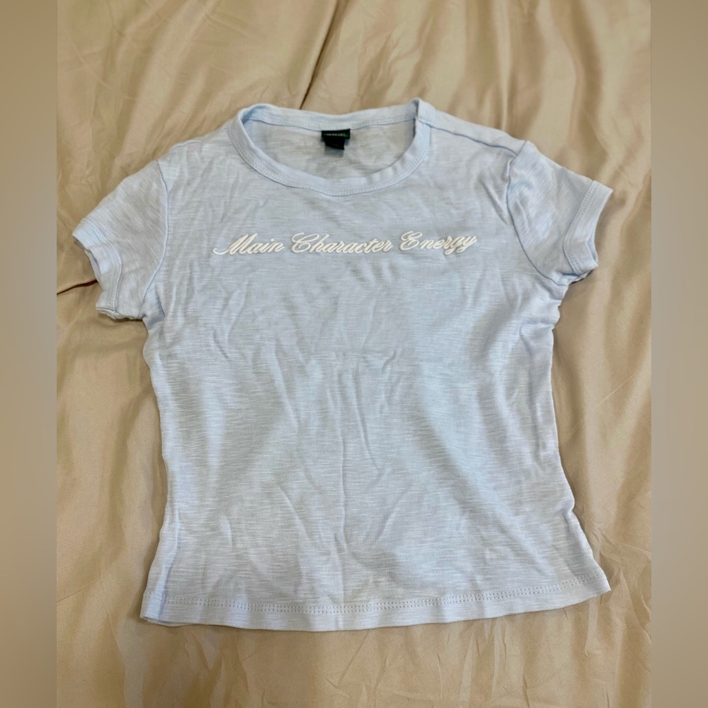 🤳Main Character Energy 🌟 baby tee baby blue & white top size small